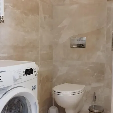Rondo Apartment *